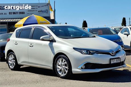 White 2015 Toyota Corolla Hatch ASCENT SPORT F