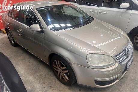 Beige 2008 Volkswagen Jetta Sedan FSI F