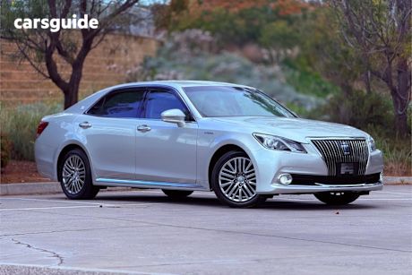 Silver 2014 Toyota Crown Sedan MAJESTA