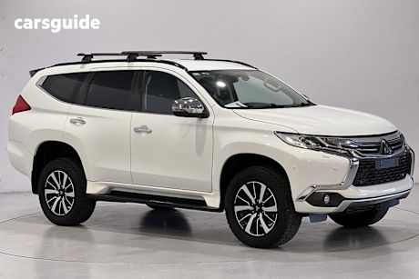 White 2017 Mitsubishi Pajero Sport SUV EXCEED 4X4