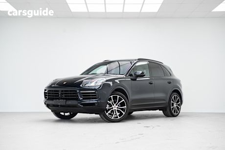 Blue 2023 Porsche Cayenne Wagon Platinum Edition