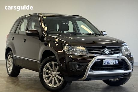 Brown 2013 Suzuki Grand Vitara SUV PRESTIGE 4X4