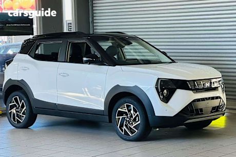 White 2025 Mahindra XUV3XO SUV AX7L F