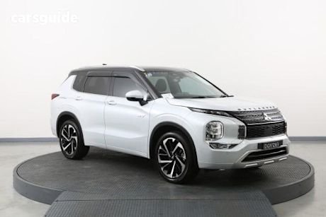 White 2024 Mitsubishi Outlander Wagon Phev Exceed Tour 5+2 St (Awd)