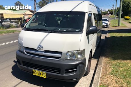 White 2005 Toyota HiAce Bus Commuter