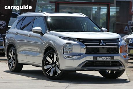 Silver 2025 Mitsubishi Outlander Wagon Exceed 5 Seat (Awd)