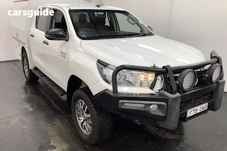 White 2018 Toyota Hilux Double Cab Pick Up Sr (4X4)