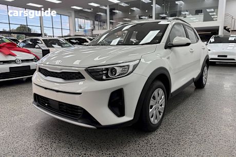 White 2021 Kia Stonic SUV S F
