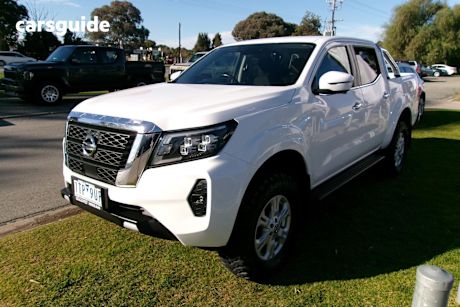 White 2021 Nissan Navara Ute Tray ST 4X4