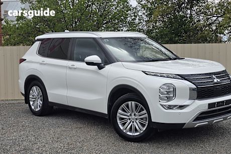 White 2022 Mitsubishi Outlander SUV LS 4X4