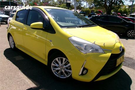 Yellow 2018 Toyota Yaris Hatchback Zr
