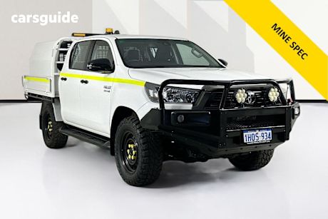 White 2022 Toyota Hilux Double Cab Chassis Sr (4X4)