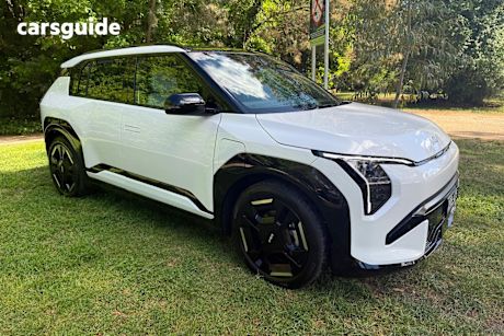 White 2025 Kia Ev3 SUV GT-LINE LONG RANGE F