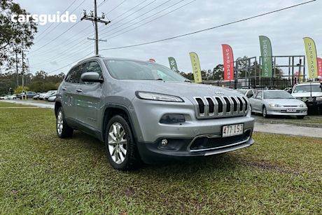 Silver 2015 Jeep Cherokee Wagon Limited (4X4)
