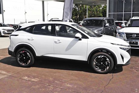White 2025 Nissan Qashqai SUV ST-L F