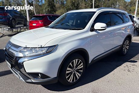 White 2019 Mitsubishi Outlander SUV LS F