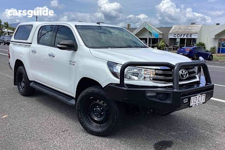 White 2016 Toyota Hilux Ute Tray SR 4X4