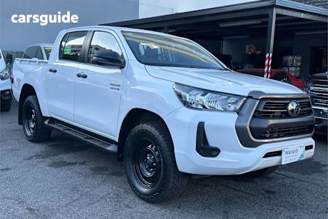 White 2022 Toyota Hilux Double Cab Pick Up Sr (4X4)
