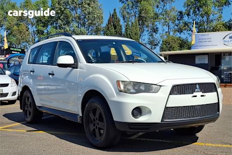 White 2011 Mitsubishi Outlander Wagon Ls