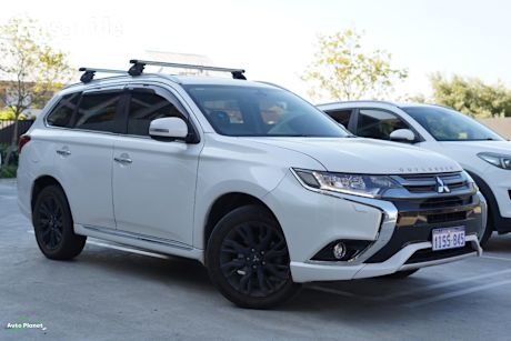 White 2017 Mitsubishi Outlander SUV PHEV LS 4WD