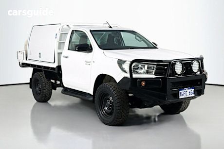 White 2017 Toyota Hilux Cab Chassis Sr (4X4)