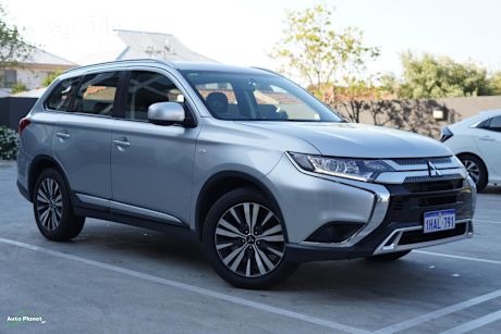 Silver 2019 Mitsubishi Outlander SUV ES F