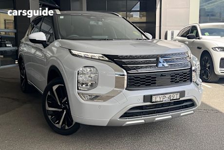 White 2023 Mitsubishi Outlander SUV EXCEED TOURER 4X4