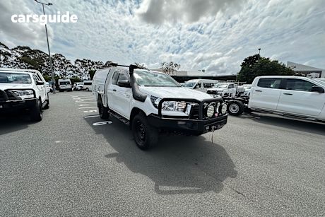 White 2020 Toyota Hilux Ute Tray SR 4X4