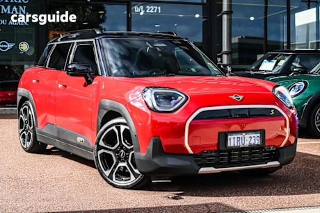 Red 2025 Mini Aceman Hatch SE FAVOURED F