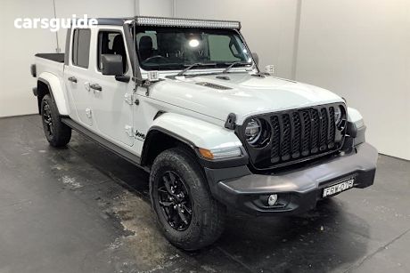 White 2021 Jeep Gladiator Dual Cab Utility Sport S (4X4)
