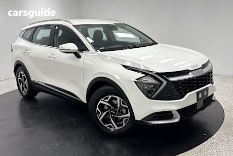 White 2023 Kia Sportage SUV S F