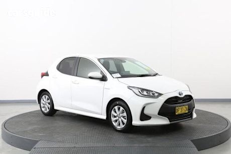 White 2022 Toyota Yaris Hatchback Sx Hybrid