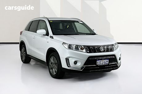 White 2024 Suzuki Vitara Wagon