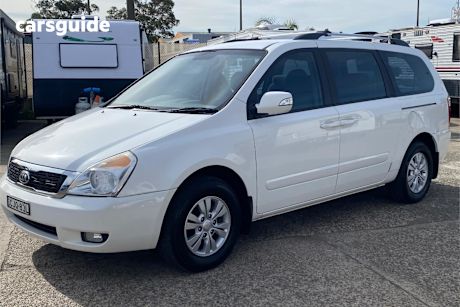 White 2012 Kia Grand Carnival SUV SI F