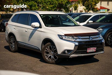 White 2015 Mitsubishi Outlander Wagon Ls (4X4)