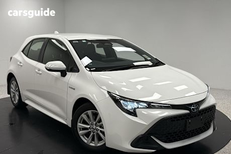 White 2023 Toyota Corolla Hatch ASCENT SPORT HYBRID F