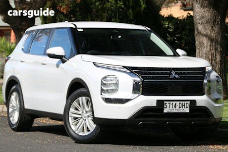 White 2022 Mitsubishi Outlander SUV ES F