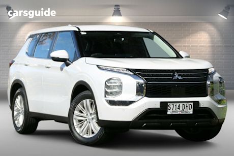 White 2022 Mitsubishi Outlander SUV ES F