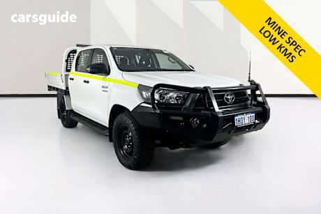 White 2022 Toyota Hilux Double Cab Chassis Sr (4X4)