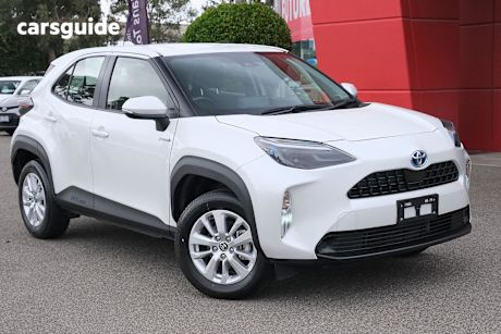 White 2023 Toyota Yaris Cross SUV GX F