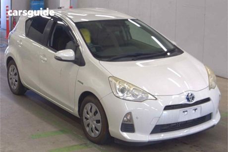 White 2013 Toyota Aqua Hatch G