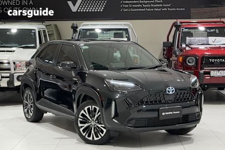 Black 2024 Toyota YARIS CROSS HYBRID Hatch URBAN F