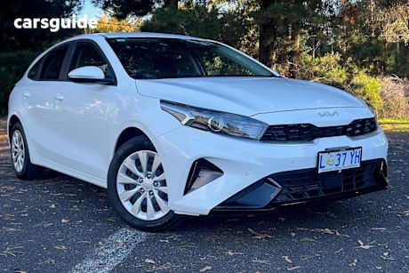 White 2024 Kia Cerato Hatchback S