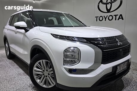 White 2023 Mitsubishi Outlander Wagon Es 7 Seat (2Wd)