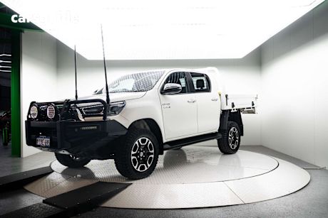 White 2023 Toyota Hilux Ute Tray SR5 4X4