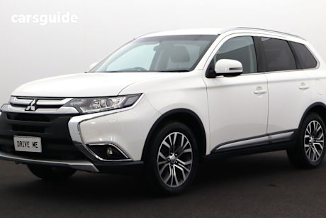 White 2017 Mitsubishi Outlander SUV LS 4X4