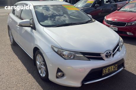 White 2014 Toyota Corolla Hatch ASCENT SPORT F