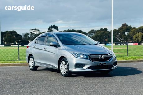 Silver 2019 Honda Grace Sedan HYBRID DX
