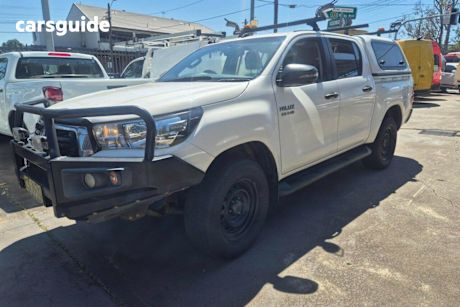White 2018 Toyota Hilux Double Cab Pick Up Sr (4X4)