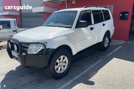 White 2013 Mitsubishi Pajero SUV GLX 4X4